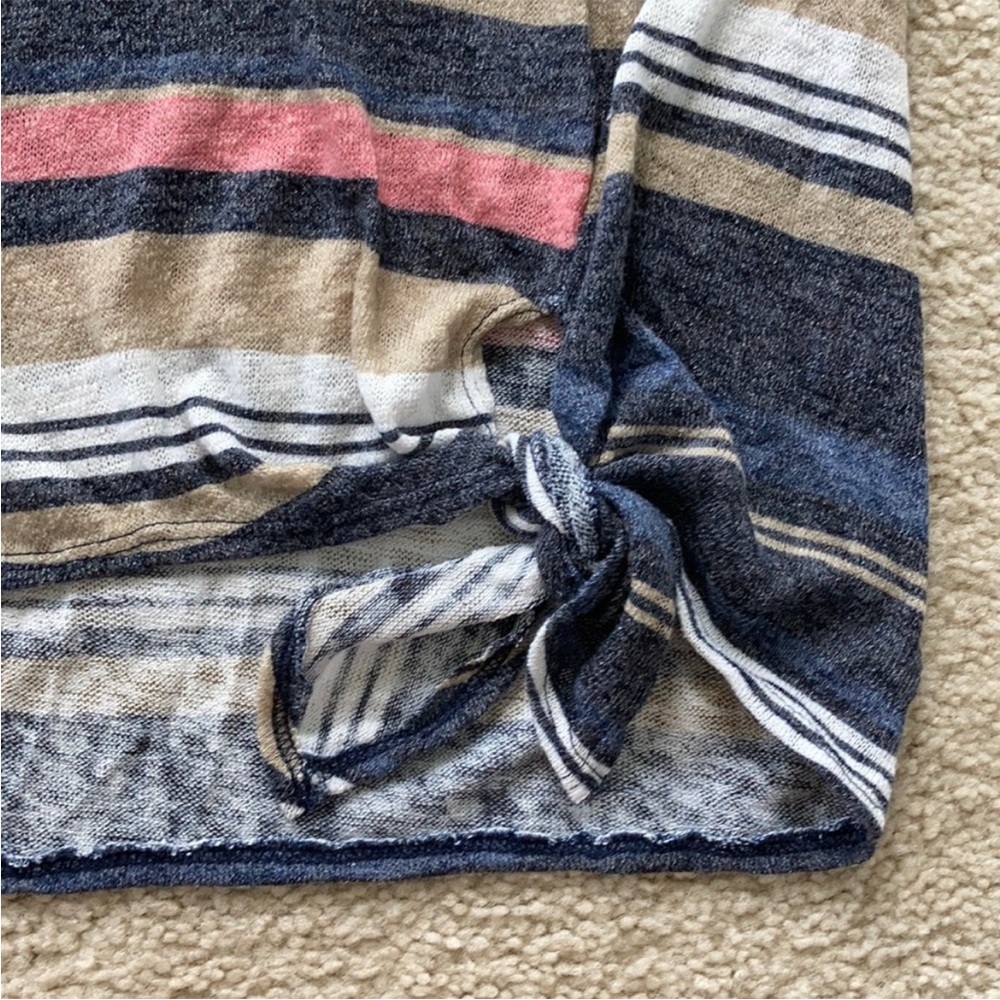 Striped Side Knotted Short Sleeve Top - Picture 4 of 5